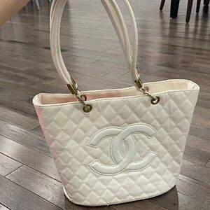 Chic luxury no brand White Quilted Tote Bag